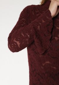 Born2be - Bordowa Koronkowa Bluzka ze Stójką i Rozszerzanymi Rękawami Nefina. Okazja: na co dzień. Typ kołnierza: kołnierzyk stójkowy. Kolor: czerwony. Materiał: koronka. Wzór: aplikacja. Styl: klasyczny, casual, elegancki #6