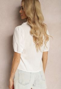 Renee - Biała Bluzka z Bawełny Ozdobiona Wiązaniem przy Dekolcie i Kołnierzykiem Tloeri. Okazja: na co dzień. Kolor: biały. Materiał: bawełna. Wzór: aplikacja. Styl: casual, elegancki