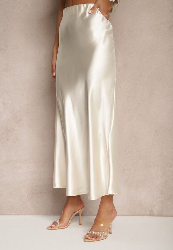 Renee - Jasnobeżowa Spódnica Satynowa High Waist Pillizze. Okazja: na co dzień. Stan: podwyższony. Kolor: beżowy. Materiał: satyna. Styl: elegancki, casual