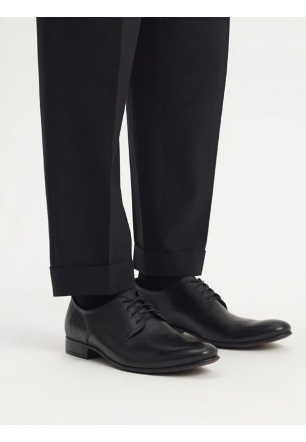 Ryłko - Czarne klasyczne półbuty męskie. Kolor: czarny. Materiał: skóra. Styl: klasyczny