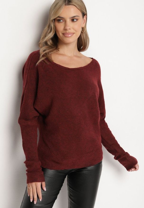 Born2be - Bordowy Sweter z Lnem i Dekoltem w Łódkę o Kroju Oversize Sassirra. Okazja: do pracy. Typ kołnierza: dekolt w łódkę. Kolor: czerwony. Materiał: len. Styl: elegancki