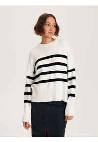 Reserved - Sweter w paski - wielobarwny. Materiał: dzianina, wiskoza. Wzór: paski #1