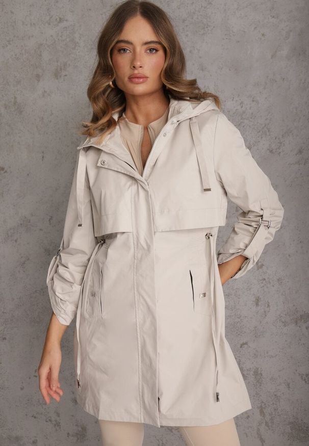 Renee - Beżowa Kurtka Przejściowa Typu Parka z Odpinanym Kapturem Ozdobiona Sznurkami Fallaiah. Okazja: na co dzień. Kolor: beżowy. Materiał: skóra. Wzór: aplikacja. Styl: casual