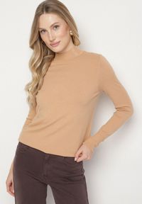 Born2be - Ciemnobeżowy Dopasowany Golf z Aplikacjami przy Dekolcie i Rękawach Unella. Typ kołnierza: golf. Kolor: beżowy. Materiał: jeans. Wzór: aplikacja. Styl: elegancki