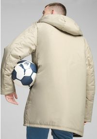 Puma - Parka OM 2024/25. Kolor: wielokolorowy, beżowy, niebieski. Sezon: zima
