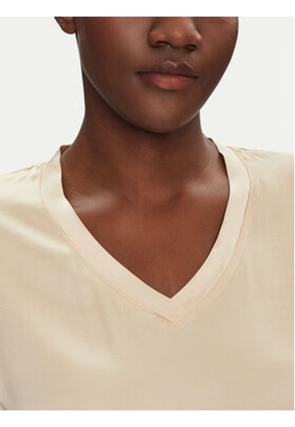 ViCOLO Bluzka TD0009 Beżowy Relaxed Fit. Kolor: beżowy. Materiał: wiskoza, satyna