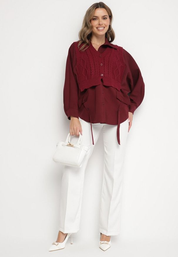 Born2be - Bordowa Koszula o Nietoperzowym Kroju z Naszytą Dzianinową Kamizelką Hanorielin. Okazja: na co dzień. Typ kołnierza: dekolt w kształcie V, kołnierzyk klasyczny. Kolor: czerwony. Materiał: dzianina. Długość rękawa: długi rękaw. Długość: długie. Wzór: aplikacja. Styl: casual, elegancki, klasyczny