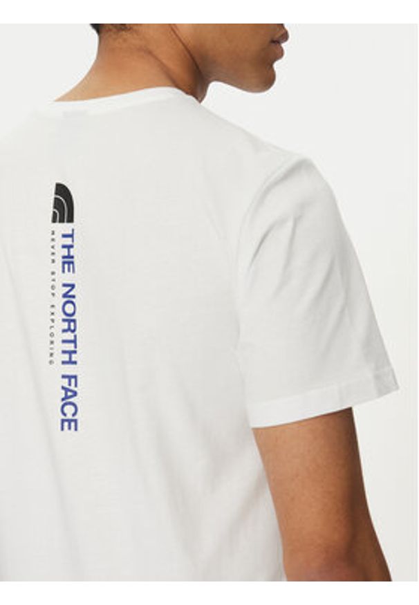 The North Face T-Shirt Vertical NF0A89FP Biały Regular Fit. Kolor: biały. Materiał: bawełna