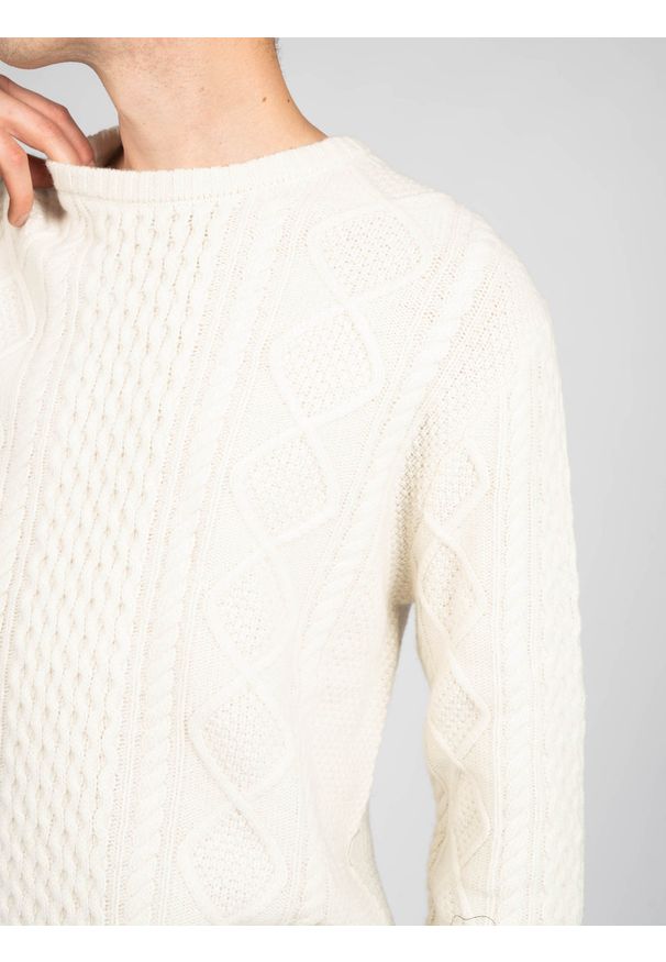 Guess Sweter "C-Neck" | 0BH530 5584ZT | Mężczyzna | Czarny. Okazja: na co dzień. Kolor: czarny. Materiał: wełna, poliamid, kaszmir. Wzór: aplikacja. Styl: casual