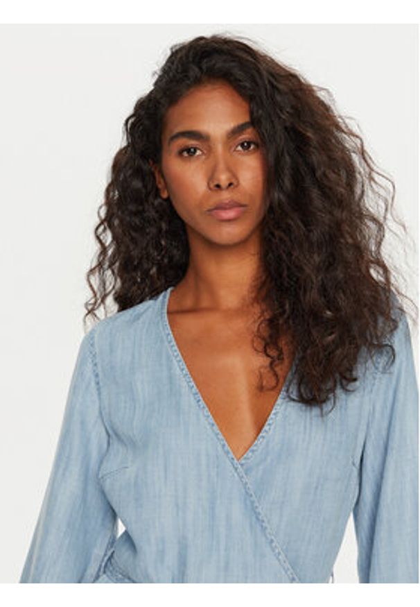 Guess Sukienka codzienna W2YK67 D22S5 Błękitny Relaxed Fit. Okazja: na co dzień. Kolor: niebieski. Materiał: lyocell. Typ sukienki: proste. Styl: casual