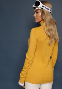 Renee - Żółty Klasyczny Golf ze Ściągaczami przy Rękawach Felinia. Typ kołnierza: golf. Kolor: żółty. Materiał: jeans. Długość rękawa: długi rękaw. Długość: długie. Wzór: aplikacja, bez wzorów. Styl: klasyczny