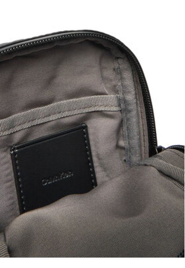 Calvin Klein Saszetka Puffer Utility Phone Crossbody LV04D1115G Czarny. Kolor: czarny. Materiał: materiał