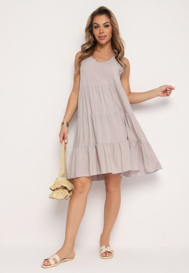 Born2be - Beżowa Rozkloszowana Sukienka z Bawełny na Ramiączkach Zasea. Okazja: na co dzień, na randkę. Typ kołnierza: dekolt w kształcie V. Kolor: beżowy. Materiał: bawełna. Długość rękawa: na ramiączkach. Styl: casual, elegancki