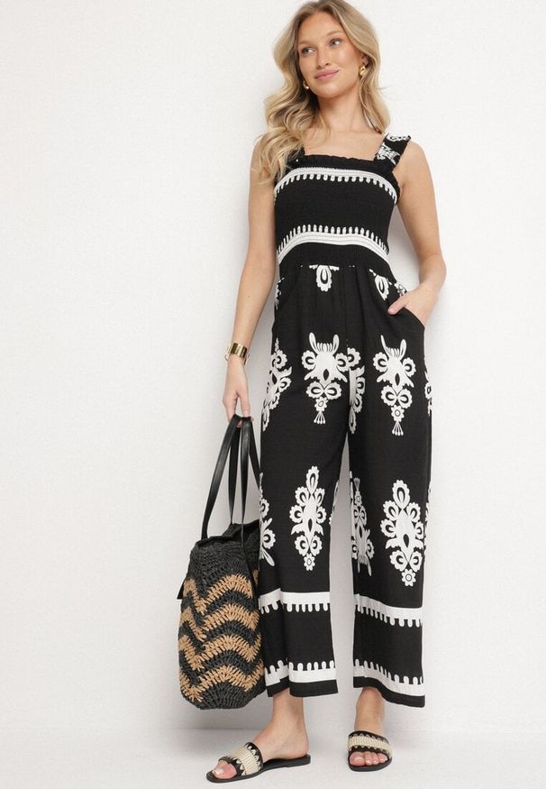 Born2be - Czarny Wiskozowy Kombinezon na Ramiączkach z Szeroką Nogawką Sonavirea. Okazja: na spacer, na co dzień. Kolor: czarny. Materiał: wiskoza. Długość rękawa: na ramiączkach. Długość: długie. Wzór: aplikacja. Styl: casual, klasyczny