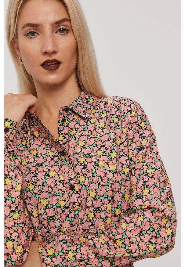 Vero Moda Sukienka kolor różowy mini rozkloszowana. Kolor: różowy. Materiał: tkanina. Długość rękawa: długi rękaw. Typ sukienki: rozkloszowane. Długość: mini