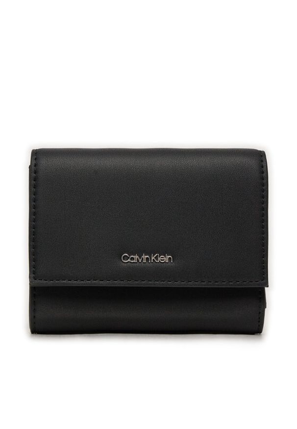 Calvin Klein Duży Portfel Damski Ck Must Md Trifold W/Zip K60K612450 Czarny. Kolor: czarny. Materiał: skóra