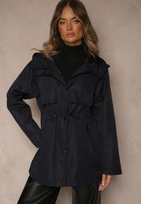 Renee - Granatowa Kurtka Parka o Klasycznym Kroju z Kapturem Cenelle. Okazja: na spacer. Typ kołnierza: kaptur. Kolor: niebieski. Materiał: jeans. Styl: klasyczny