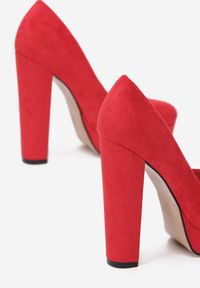 Renee - Czerwone Czółenka Kimotea. Nosek buta: okrągły. Zapięcie: bez zapięcia. Kolor: czerwony. Obcas: na obcasie. Wysokość obcasa: średni #4