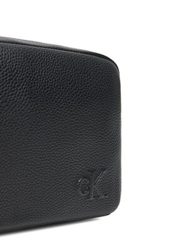 Calvin Klein Jeans Saszetka Cargo Camera Bag LV04G3081G Czarny. Kolor: czarny. Materiał: skóra
