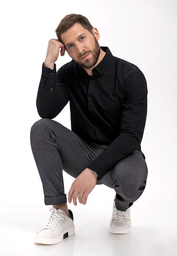 Volcano - Koszula Regular Fit K-UPLO. Typ kołnierza: button down. Kolekcja: plus size. Kolor: czarny. Materiał: bawełna. Styl: klasyczny