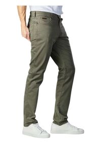 Wrangler - SPODNIE MĘSKIE WRANGLER TEXAS LICHEN GREEN W12SW5X1X