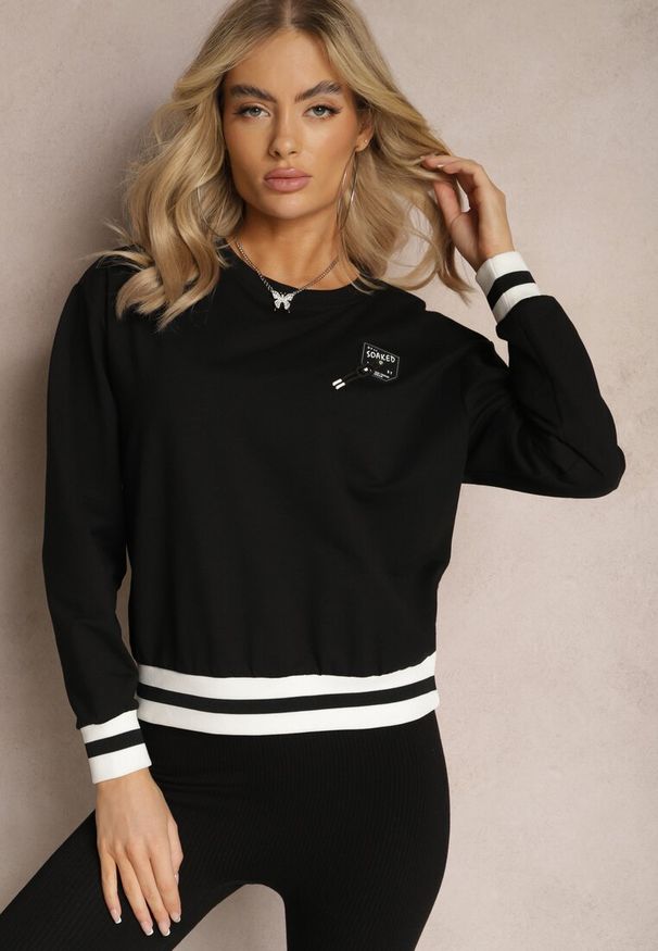 Renee - Czarna Bluza o Klasycznym Fasonie z Ozdobną Aplikacją Ewene. Kolor: czarny. Materiał: dzianina. Wzór: aplikacja. Styl: klasyczny