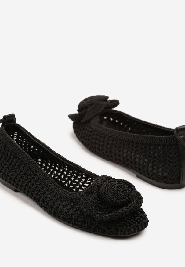 Born2be - Czarne Ażurowe Balerinki z Kwiatami 3D Clevielle. Okazja: na co dzień, na imprezę, na spacer. Kolor: czarny. Materiał: jeans. Wzór: ażurowy, kwiaty. Sezon: lato. Styl: casual
