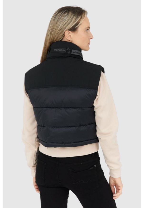 Invicta - INVICTA Czarny puchowy krótki bezrękawnik damski, Rozmiar S. Kolor: czarny. Materiał: poliamid, puch. Długość rękawa: bez rękawów. Długość: krótkie