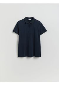 Reserved - Polo z merceryzowanej bawełny - granatowy. Typ kołnierza: polo. Kolor: niebieski. Materiał: bawełna
