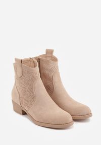 Born2be - Ciemnobeżowe Botki Ażurowe na Obcasie w Stylu Kowbojek Lalona. Okazja: na co dzień. Kolor: beżowy. Materiał: dzianina. Wzór: ażurowy. Obcas: na obcasie. Styl: casual. Wysokość obcasa: średni #8