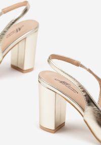 Renee - Złote Sandały na Słupku Slingback Halatia. Okazja: na co dzień. Kolor: złoty. Materiał: jeans. Obcas: na słupku. Styl: klasyczny, elegancki, casual