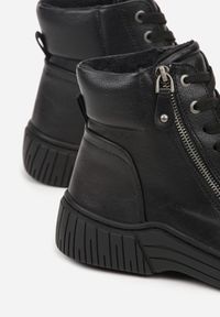 Born2be - Czarne Sportowe Botki ze Sznurowaną Cholewką i Ozdobnym Suwakiem Ezilare. Kolor: czarny. Materiał: dzianina, futro, jeans. Szerokość cholewki: normalna. Styl: sportowy #7