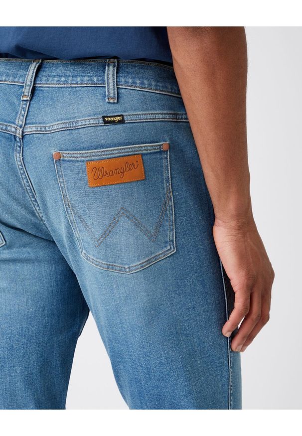 Wrangler - WRANGLER GREENSBORO MĘSKIE SPODNIE JEANSOWE DUSTY DEVIL W15QC4665 112141188