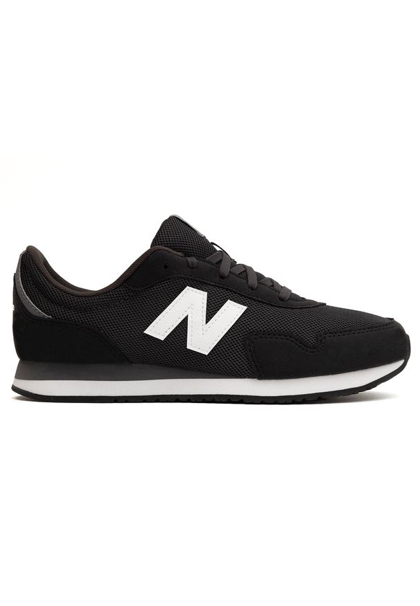 Buty dziecięce New Balance GC323BK – czarne. Okazja: na uczelnię, na co dzień. Kolor: czarny. Materiał: materiał, syntetyk. Szerokość cholewki: normalna