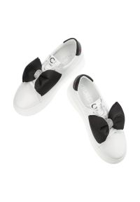 CheBello - Białe Sneakersy Chebello Modne Buty Damskie Z Kokardą. Kolor: biały. Materiał: skóra #7