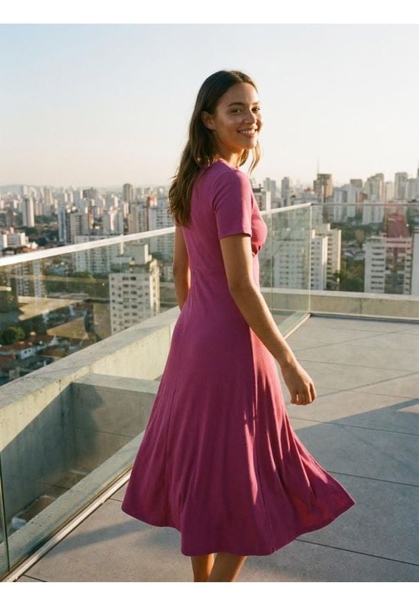 Sinsay - Sukienka midi z dekoltem V i krótkim rękawem z modalem - różowy. Kolor: różowy. Długość rękawa: krótki rękaw. Długość: midi