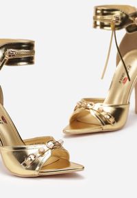 Renee - Złote Połyskujące Sandały na Szpilce z Metalicznymi Wstawkami Virela. Kolor: złoty. Obcas: na szpilce #4