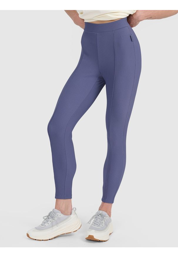 4f - 4F Legginsy z prążkowanej dzianiny damskie - granatowe XS. Okazja: na spacer, na co dzień. Stan: podwyższony. Kolor: niebieski. Materiał: prążkowany, dzianina. Długość: długie. Wzór: prążki. Styl: casual. Sport: fitness, turystyka piesza