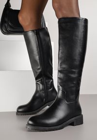 Renee - Czarne Dopasowane Kozaki Vices z Imitacji Skóry w Stylu Basic Lonavie. Okazja: na imprezę, na co dzień. Kolor: czarny. Materiał: skóra. Wzór: aplikacja. Styl: casual #3