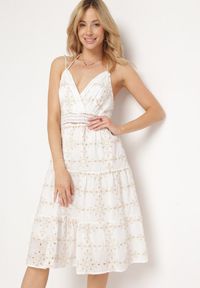 Born2be - Beżowa Sukienka Kiolla. Okazja: na co dzień. Typ kołnierza: dekolt w serek. Kolor: beżowy. Wzór: aplikacja. Typ sukienki: proste. Materiał: materiał, jeans. Długość rękawa: krótki rękaw. Sezon: jesień, lato. Styl: boho, casual, elegancki #1