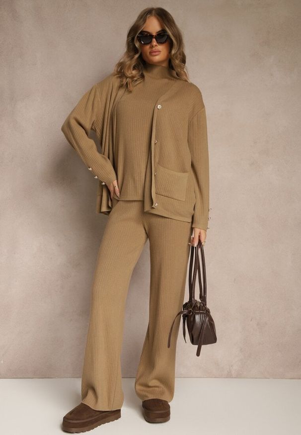 Renee - Beżowy Komplet z Dzianiny z Bawełną Spodnie Kardigan i T-shirt z Golfem Ralonia. Kolor: beżowy. Materiał: bawełna, dzianina