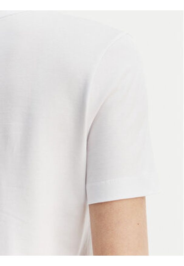 Guess T-Shirt V6GI07 K2968 Biały Regular Fit. Kolor: biały. Materiał: bawełna