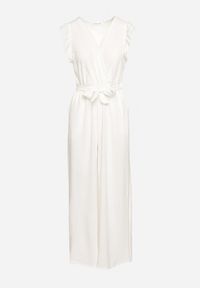 Born2be - Biały Taliowany Kombinezon Koktajlowy z Paskiem w Talii i Falbanami przy Ramionach Vimarine. Okazja: na imprezę. Kolor: biały. Materiał: jeans. Styl: wizytowy #7