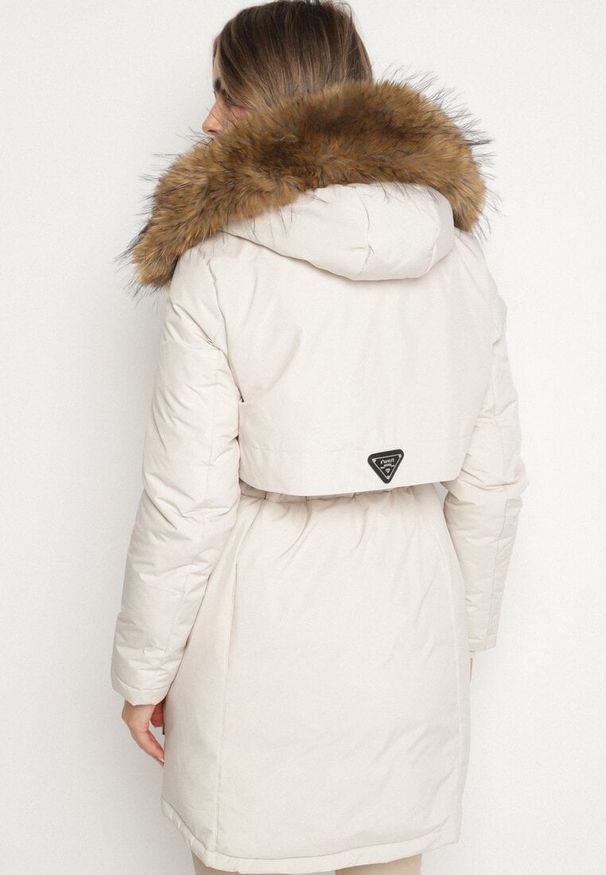 Born2be - Biała Casualowa Kurtka Parka z Kapturem z Futerkiem Nallorea. Okazja: na co dzień. Typ kołnierza: kaptur. Kolor: biały. Materiał: futro. Styl: casual