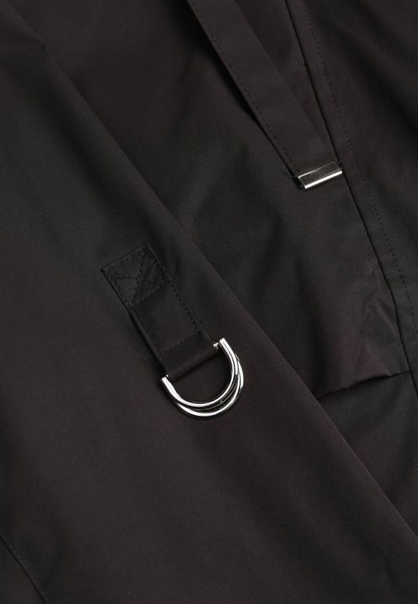 Renee - Czarna Kurtka Przejściowa Typu Parka z Odpinanym Kapturem Ozdobiona Sznurkami Fallaiah. Okazja: na co dzień. Kolor: czarny. Materiał: skóra. Wzór: aplikacja. Styl: casual