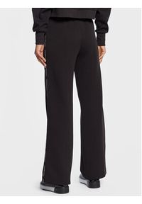 Calvin Klein Jeans Spodnie dresowe J20J220962 Czarny Regular Fit. Kolor: czarny. Materiał: bawełna, syntetyk