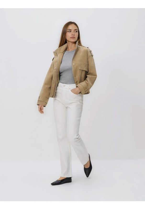 Reserved - Jeansy straight - biały. Kolor: biały