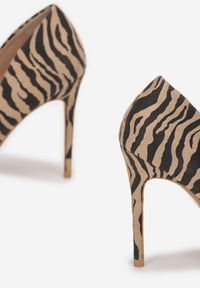 Born2be - Beżowo-Czarne Szpilki Penthiore. Nosek buta: szpiczasty. Zapięcie: bez zapięcia. Kolor: beżowy. Materiał: zamsz. Szerokość cholewki: normalna. Wzór: nadruk, aplikacja, motyw zwierzęcy. Obcas: na szpilce. Wysokość obcasa: wysoki #4