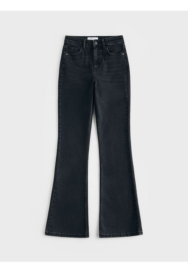Reserved - Jeansy flare - czarny. Kolor: czarny