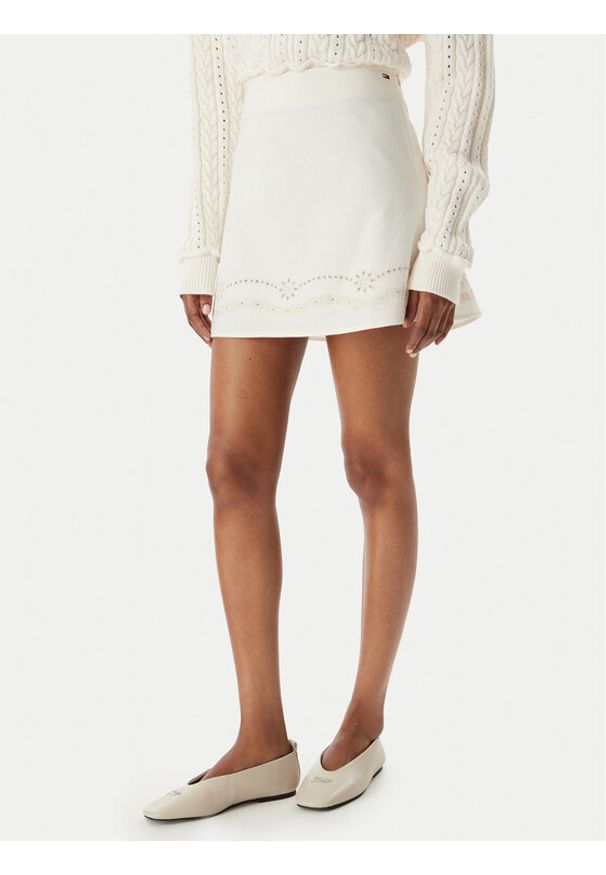 Tommy Jeans Spódnica mini DW0DW22297 Biały Regular Fit. Kolor: biały. Materiał: bawełna